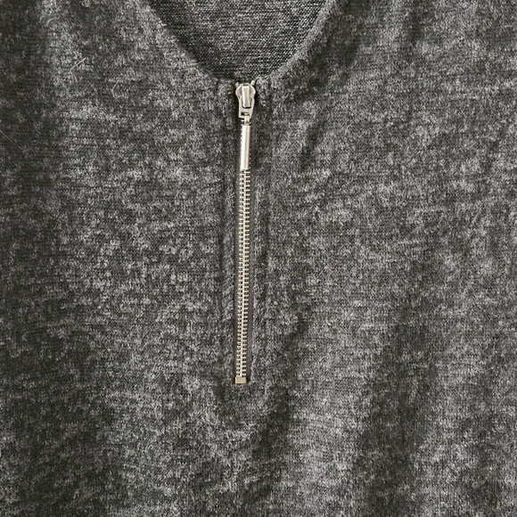 Lily Morgan grey with zipper long sleeve top size medium - Picture 3 of 5